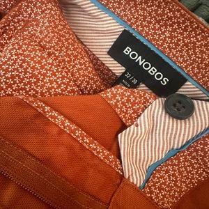 NEVER WORN - Bonobos 32 x 30 men’s chinos!